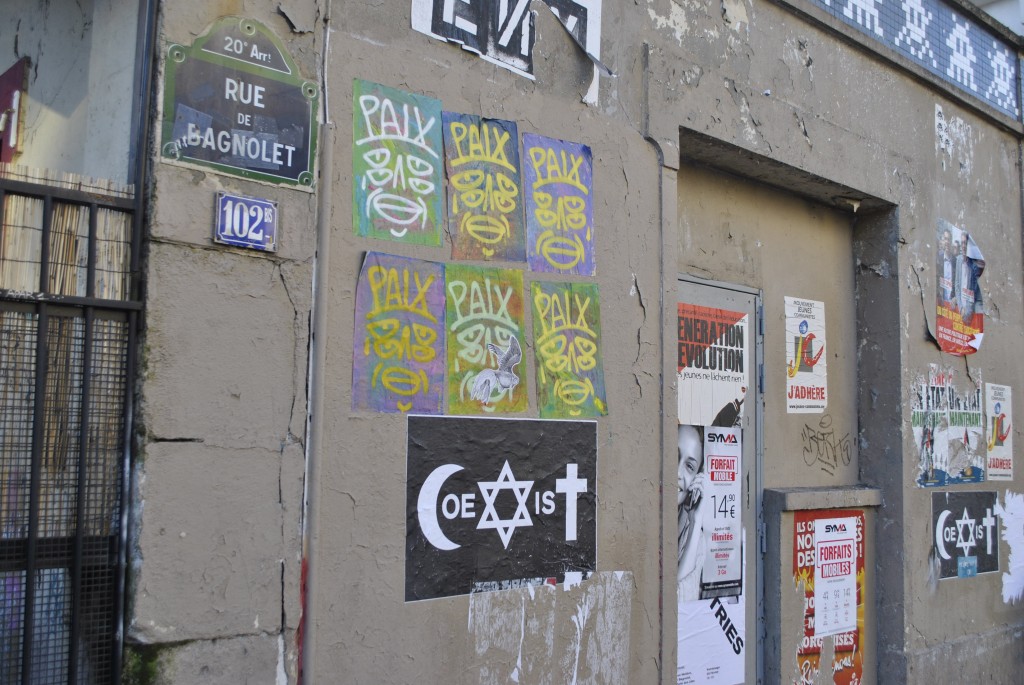 Symbole Coexist rue de Bagnolet à Paris (L.Mbembe/ 3millions7)