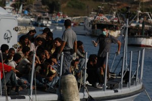 La France va autoriser l'accueil des migrants naufragés, qui obtiendront leur droit d'asile. 